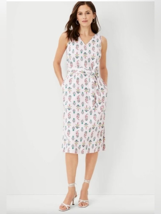 Ann Taylor Dresses & Skirts - Ann Taylor Pink Floral Print Tie-Waist Sheath Dress. Size 0P